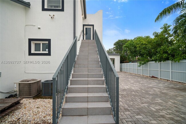 Building Photo - 836 NW 33rd Ave