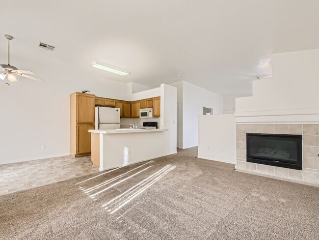 Building Photo - Cute and cozy 4 bedroom in Henderson