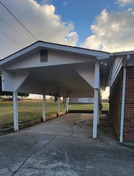 Building Photo - 360 Oak Hill Dr