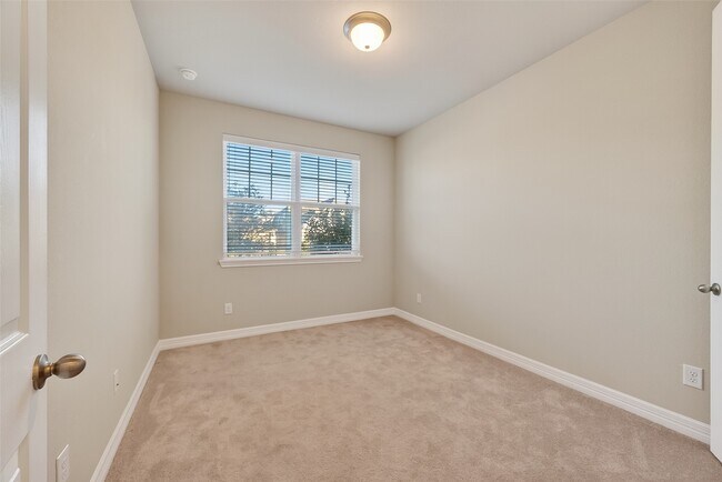 Building Photo - 2131 Islawild Wy