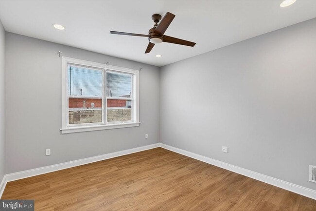 Building Photo - 2528 E Albert St