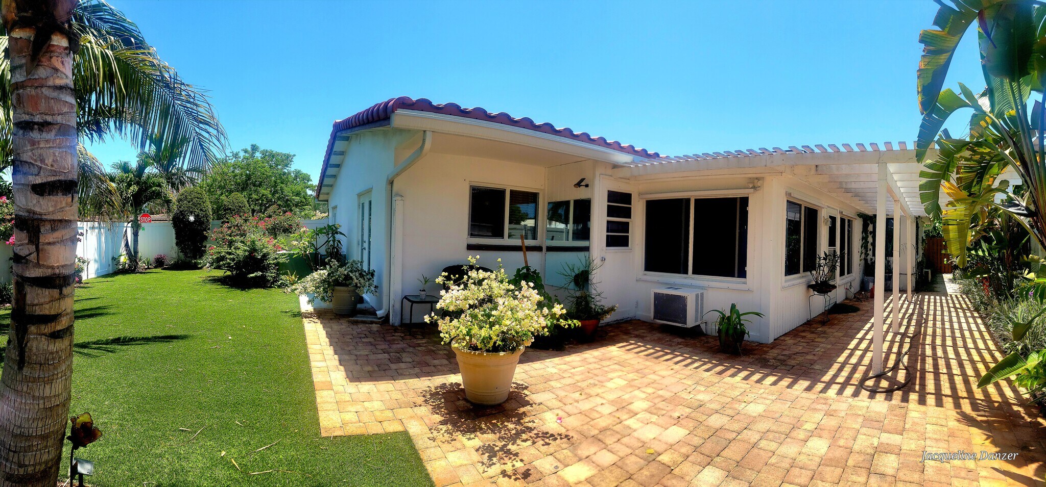 Building Photo - 2241 NE 38th St