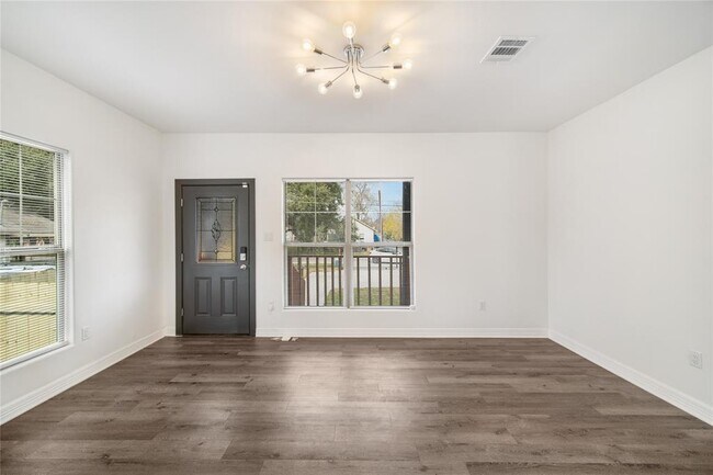 Building Photo - 2336 Charles Rd