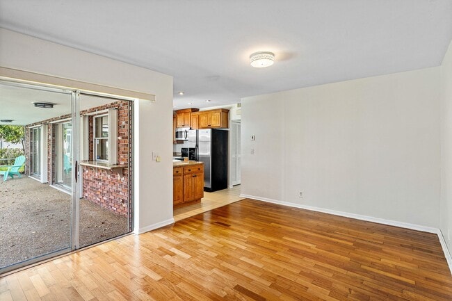 Building Photo - 931 NW 9th Ct