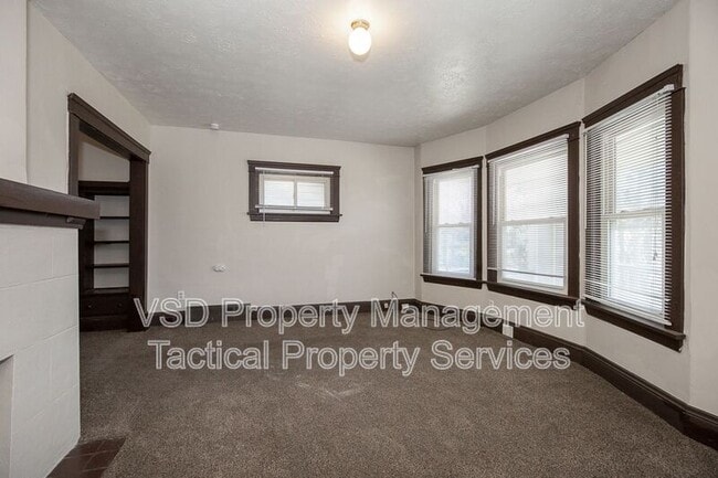 Building Photo - 12819 Edmonton Ave