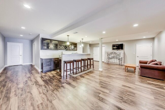 Building Photo - 613 Kinnear Cove