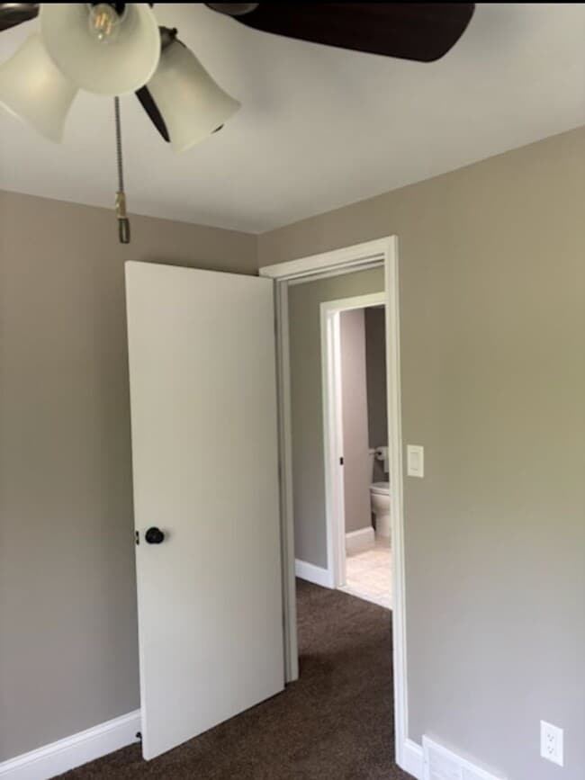 Building Photo - FRESHLY PAINTED, UPDATED BEAUTIFUL 3 BEDROOM/2 BATH HOUSE