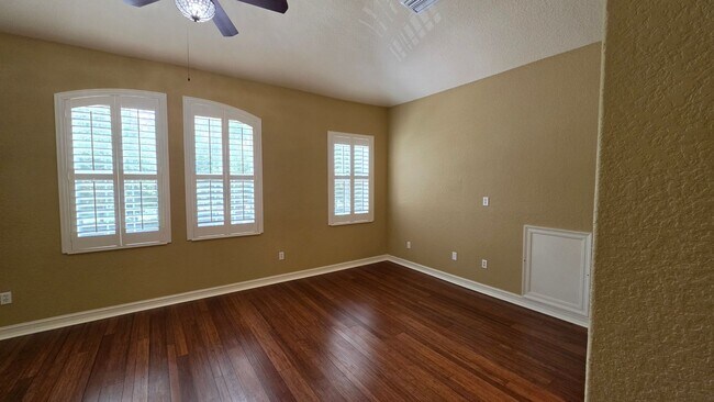 Building Photo - 3 bedroom 3 bathroom 2 car garage townhome in Mission Inn.