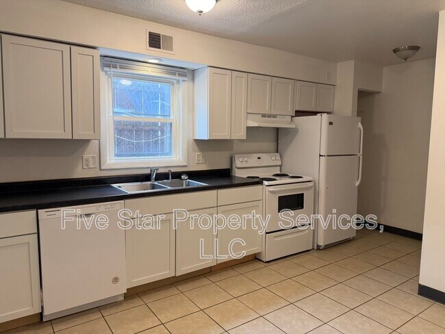 Interior Photo - Lake Shore Apartments