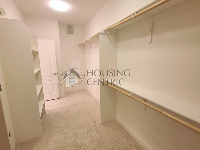 Building Photo - Stunning Single Story Rental in Guard Gate...
