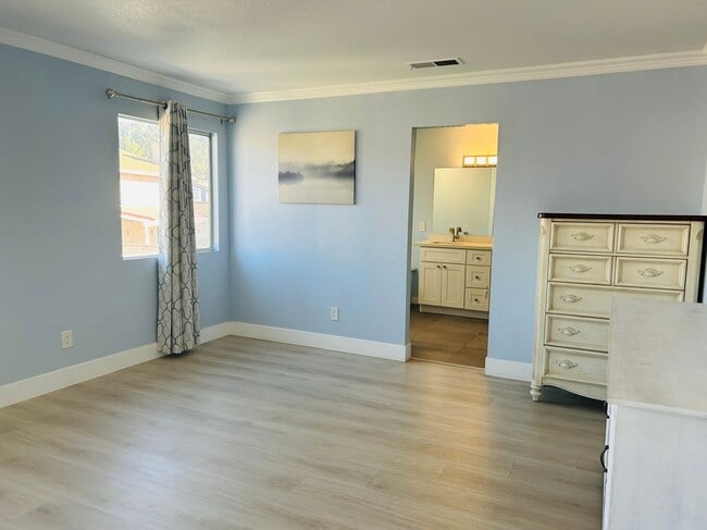 Building Photo - 5695 Sorrel Hills Ave
