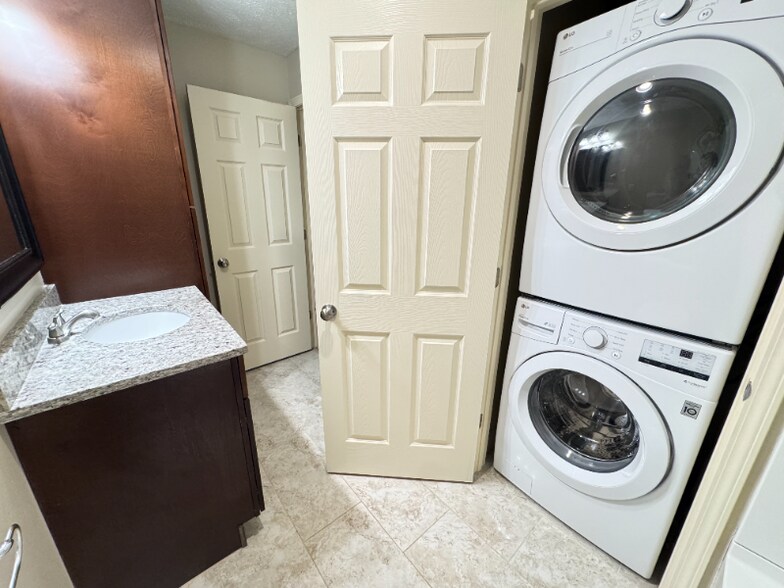Primary Photo - 5100 Emerald Dr