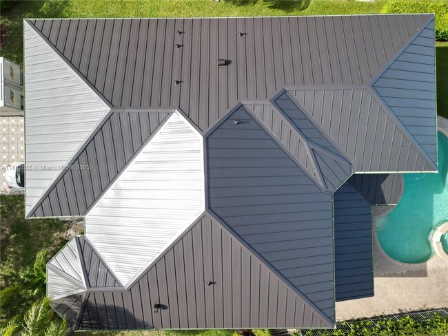 Building Photo - 2101 SW 176th Ave