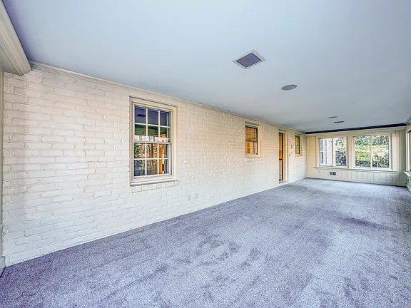Building Photo - 9720 Burnett Dr