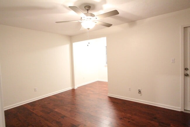 Building Photo - 617 N Magnolia Dr
