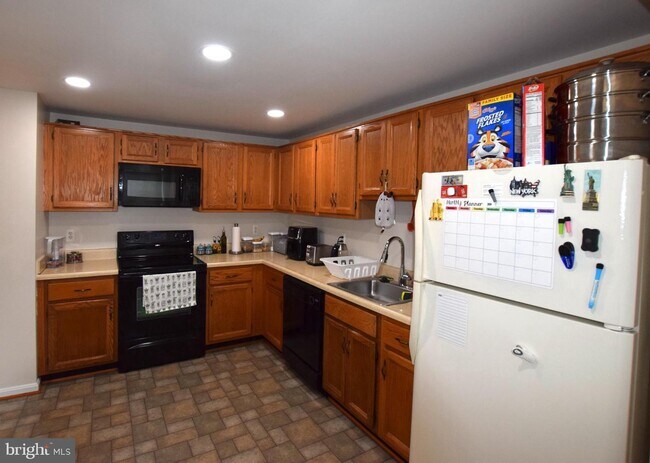 Building Photo - 6560 Lochleigh Ct