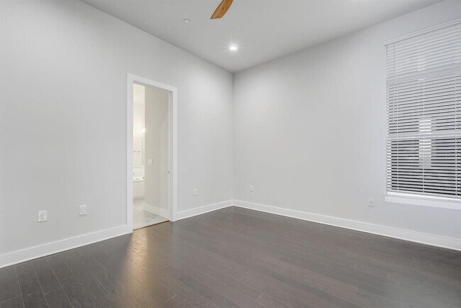 Building Photo - 4213 Elevator Dr