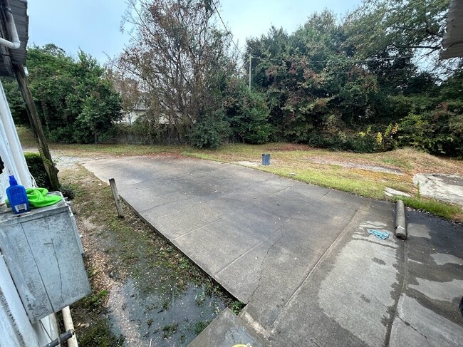 Building Photo - 110 W 21st Ave