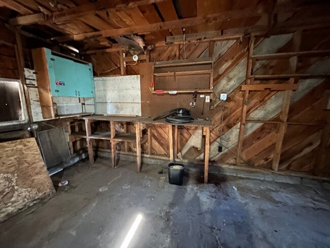 Building Photo - 120 N 9th St W