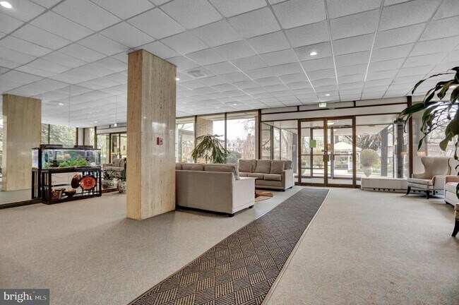 Building Photo - 4401 Roland Ave