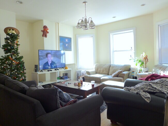 Building Photo - 336 Faneuil St