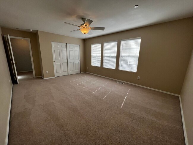 Building Photo - Dupont 4 bedroom plus loft home