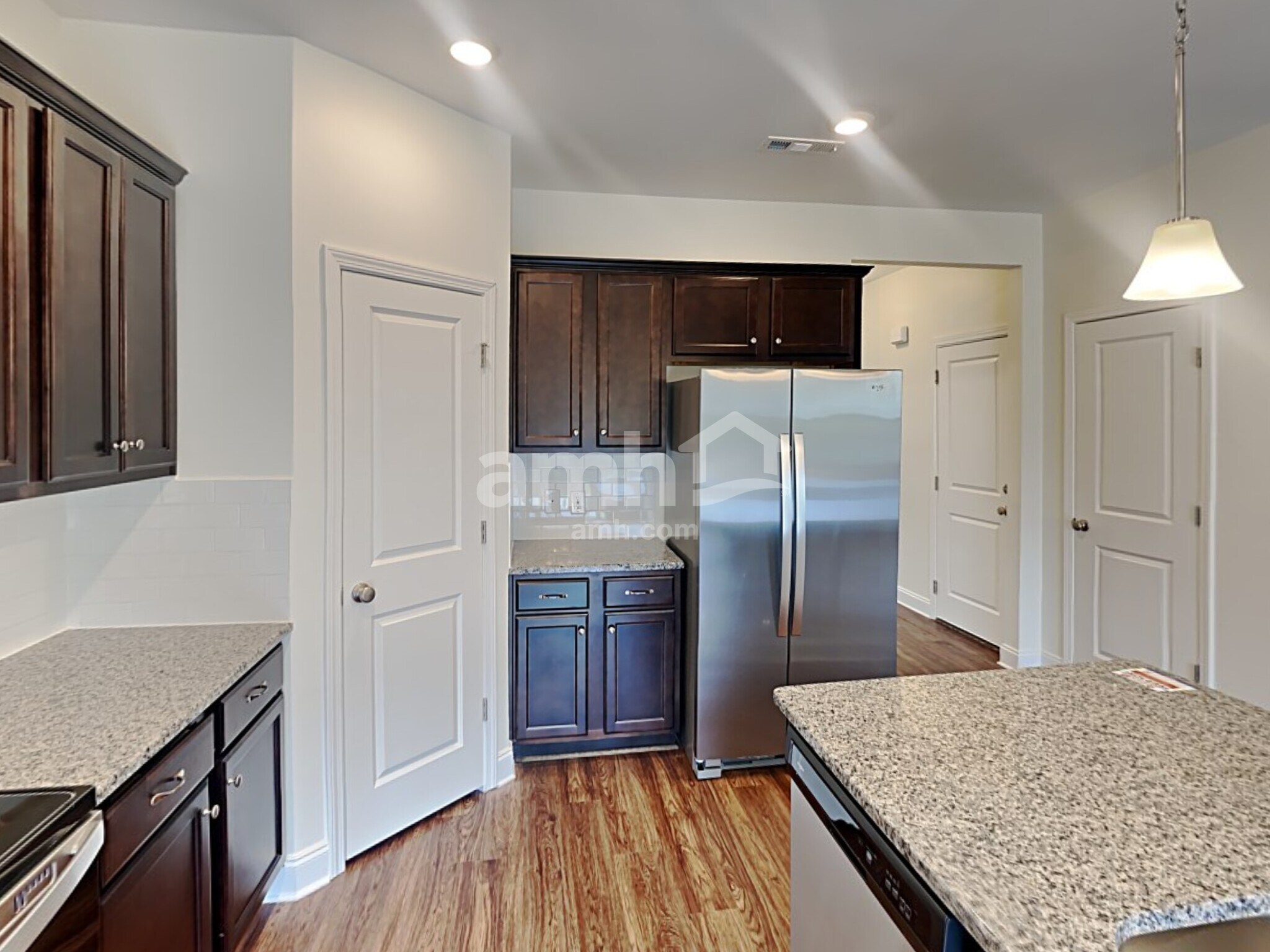 Building Photo - 1353 Lomond Dr