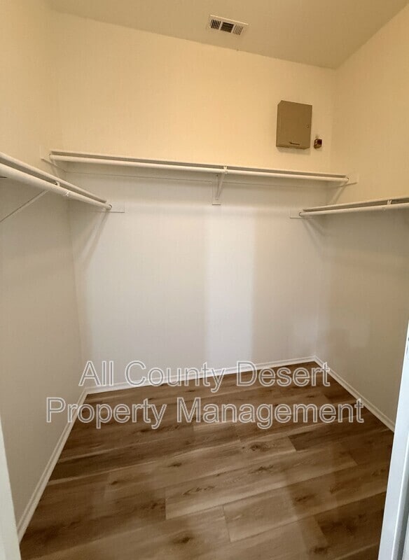 Building Photo - 74594 Moss Rose Dr
