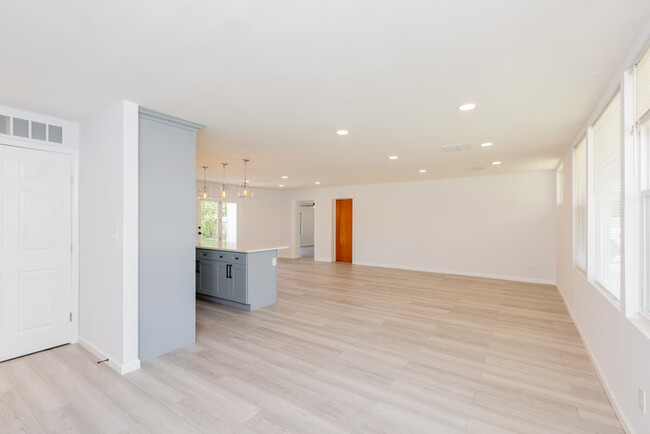 Building Photo - 6 Bon Price Terrace