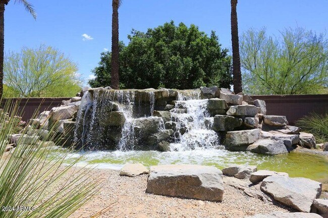 Building Photo - 7931 W Rose Garden Ln