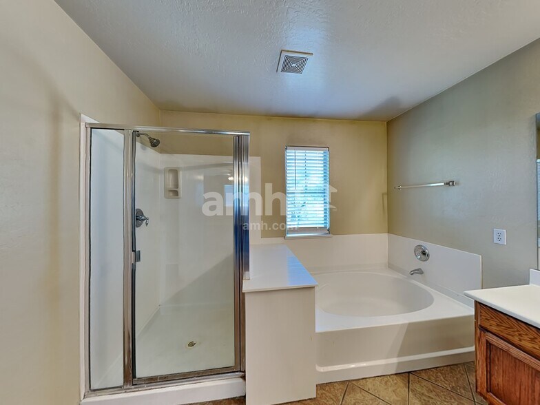 Building Photo - 8220 W Forest Grove Ave