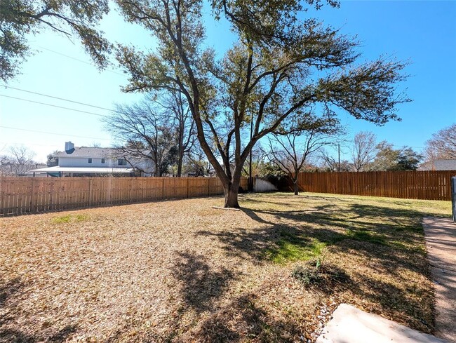 Building Photo - 2020 Shadow Brook Cir