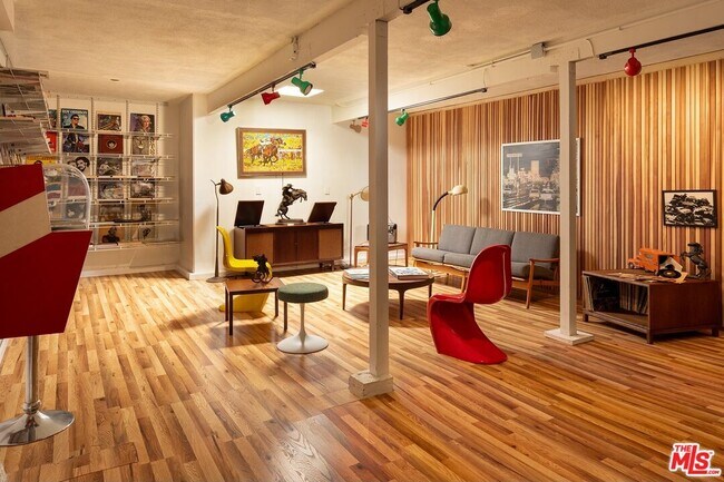 Building Photo - 4965 Calvin Ave