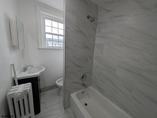 Building Photo - 1005 N Michigan Ave