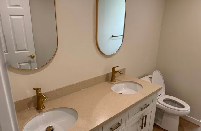 Building Photo - 1676 259th St