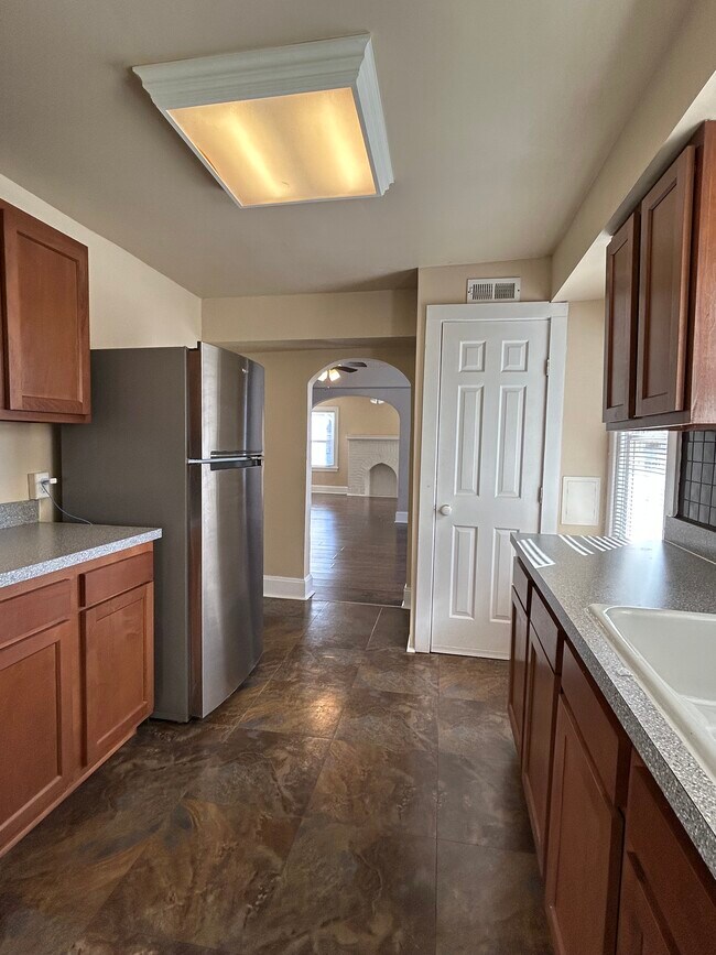 Building Photo - 1802 Lawn Ave