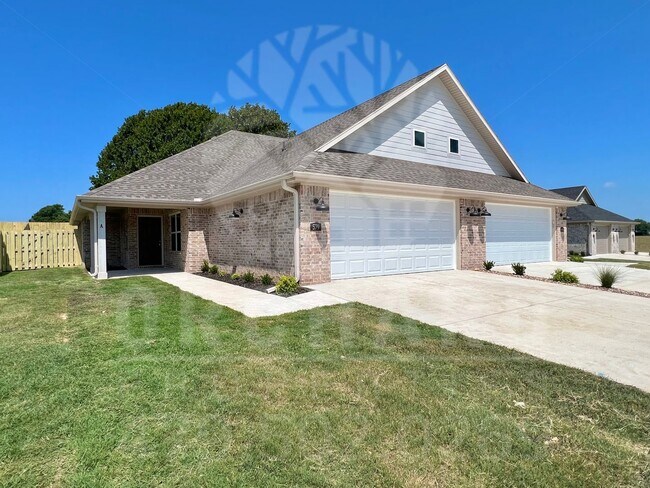 Building Photo - 579 Bradford Dr