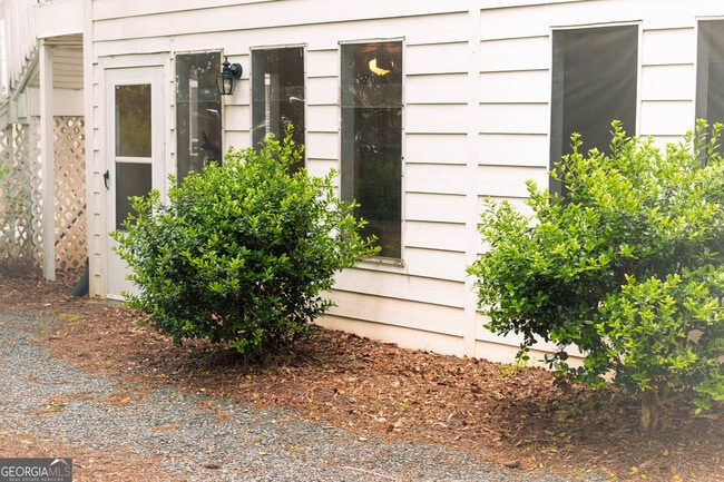 Building Photo - 12 Intown Pl