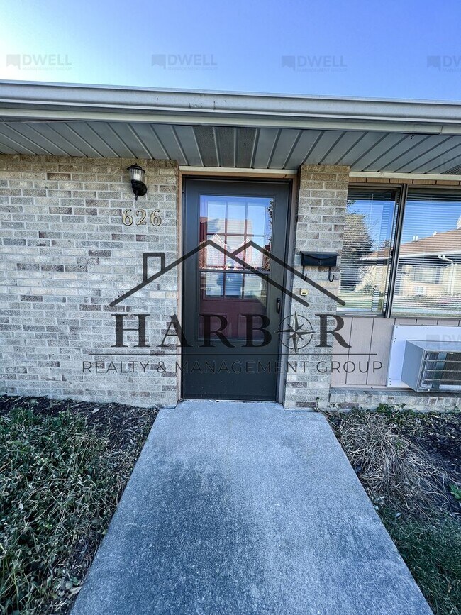 Building Photo - Renovated 1 Bedroom 1 Bath - SPECIAL: Lower rent for a 6 month Lease