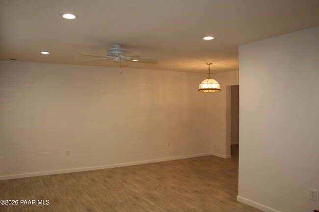 Building Photo - 11014 W Cheryl Dr