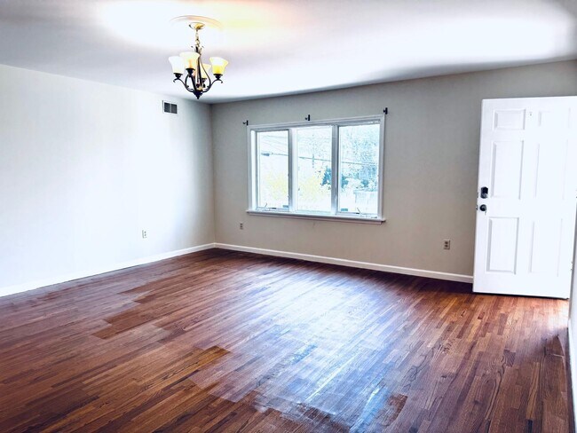 Building Photo - 161 W 53rd St
