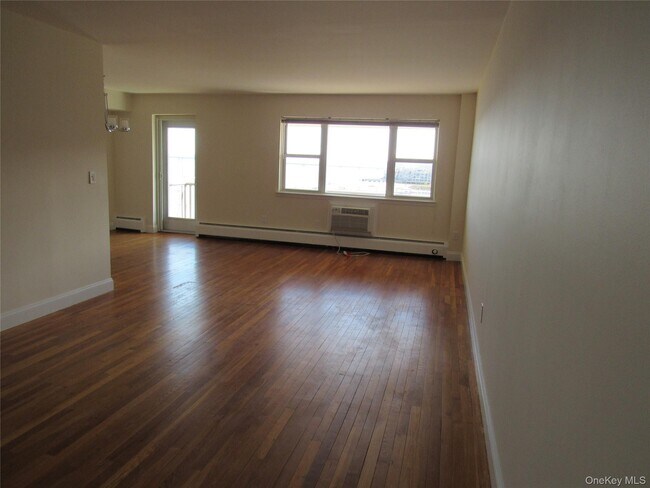 Building Photo - 103 Gedney St