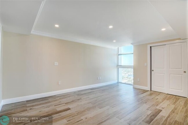 Building Photo - 1360 S Ocean Blvd