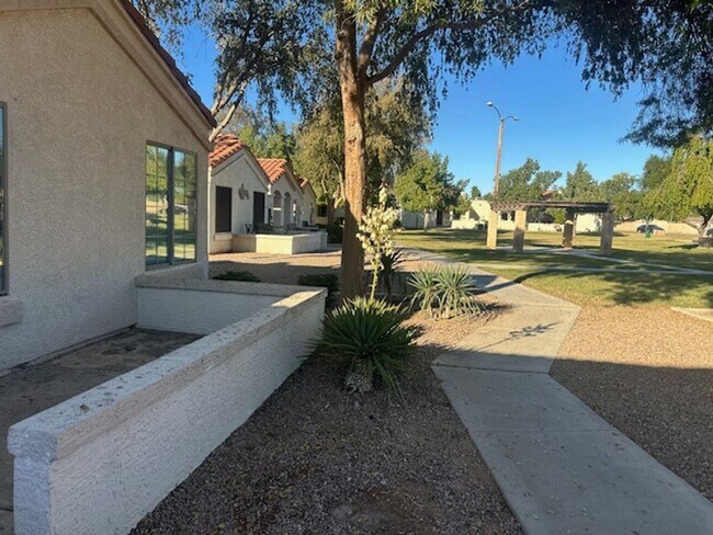 Building Photo - $2,000 For Rent A Lovely 3 Bed 2 Bath 1.673 Sq. Ft. Condo, all One Level Home in Chandler 85225!