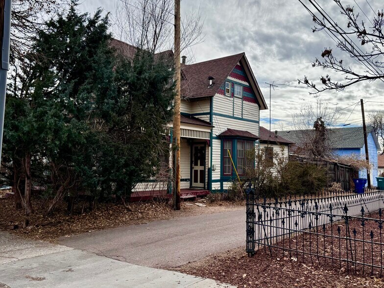 Building Photo - 317 E Willamette Ave