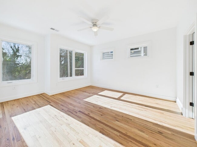 Building Photo - 907 Bainbridge St