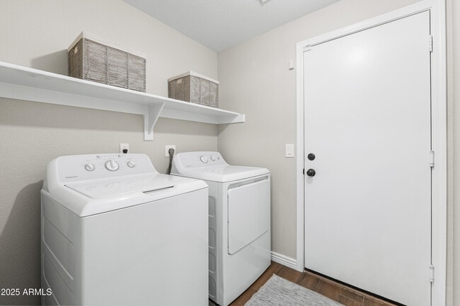 Building Photo - 3243 E Hononegh Dr