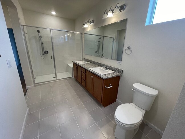 Building Photo - 2 Bedroom Condo in Great Pine Creek Area Location