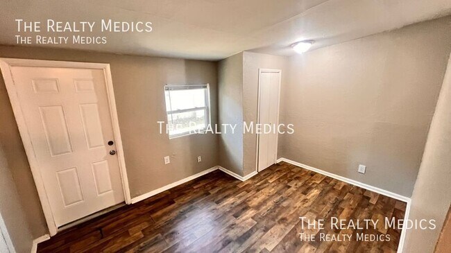 Building Photo - 854 Klondike Ave