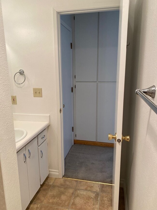 Building Photo - Beautiful Two BR Condo Across From Gateway...